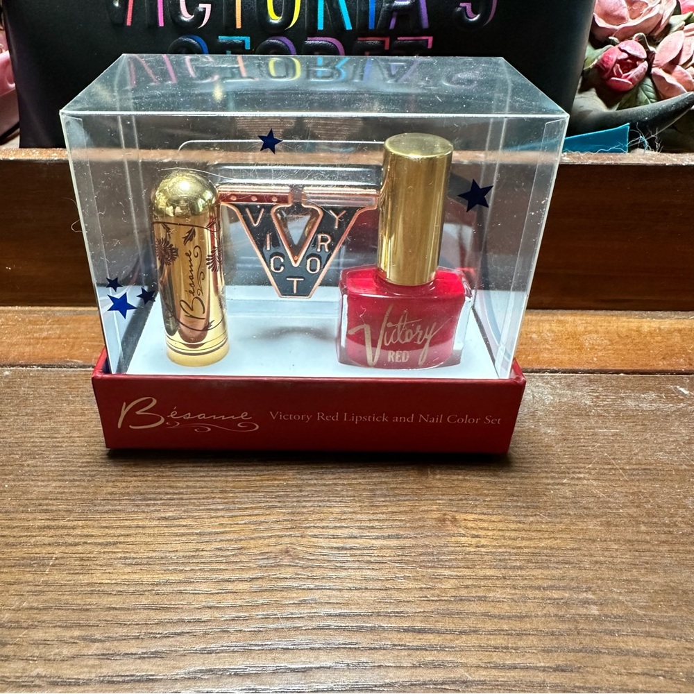 Bésame Victory set ❣️ retired ❣️ - Picture 2 of 3